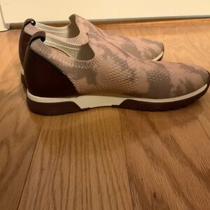 Lifestride Pink/Purple Camo Slip-on Sneakers Sz 9.5